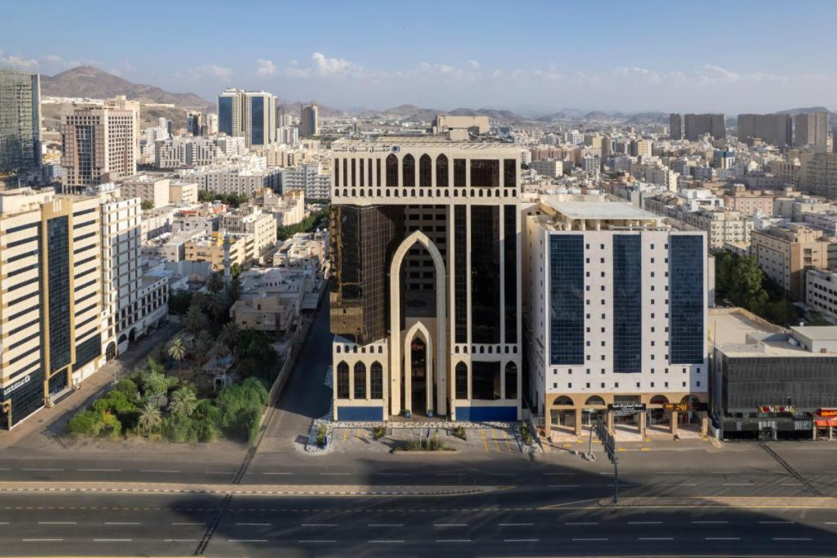 فندق دبل تري العزيزية